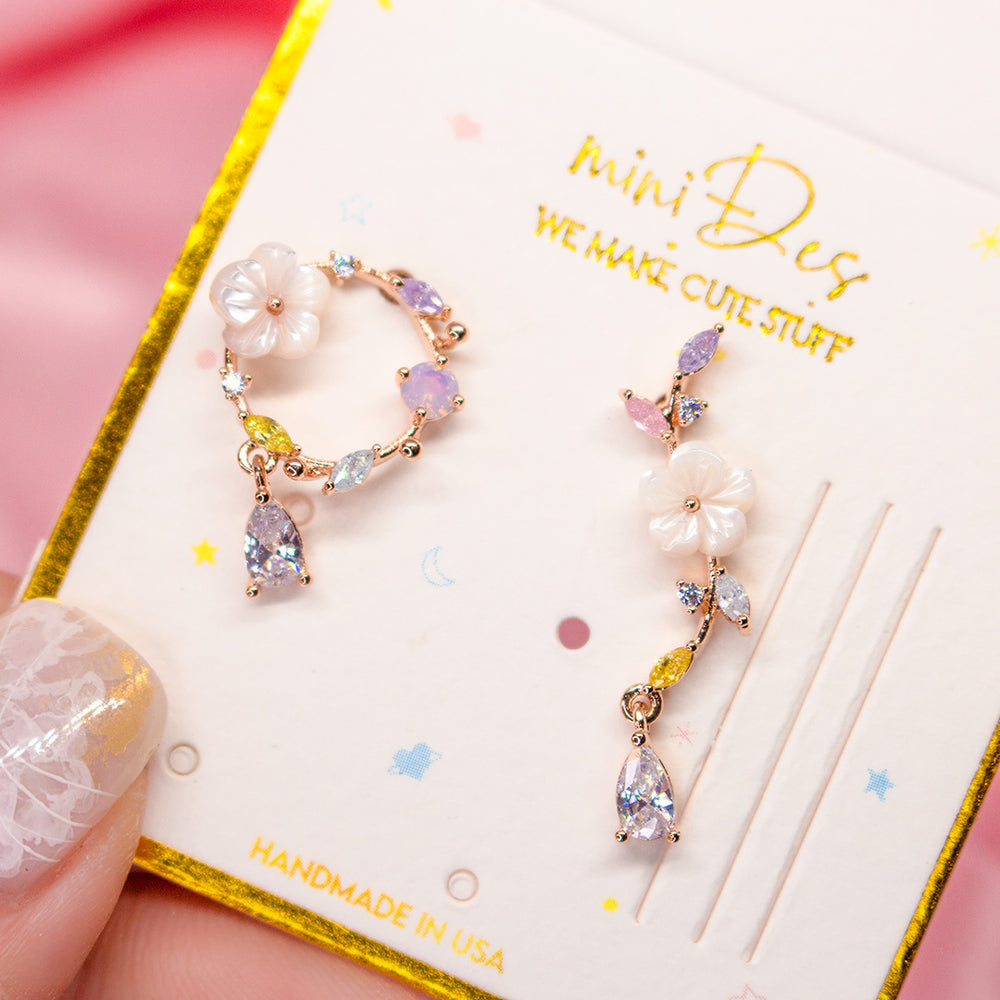 White Flower Asymmetric Earrings – Minides